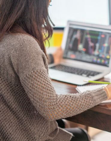 עבודה מהבית עם מחשב